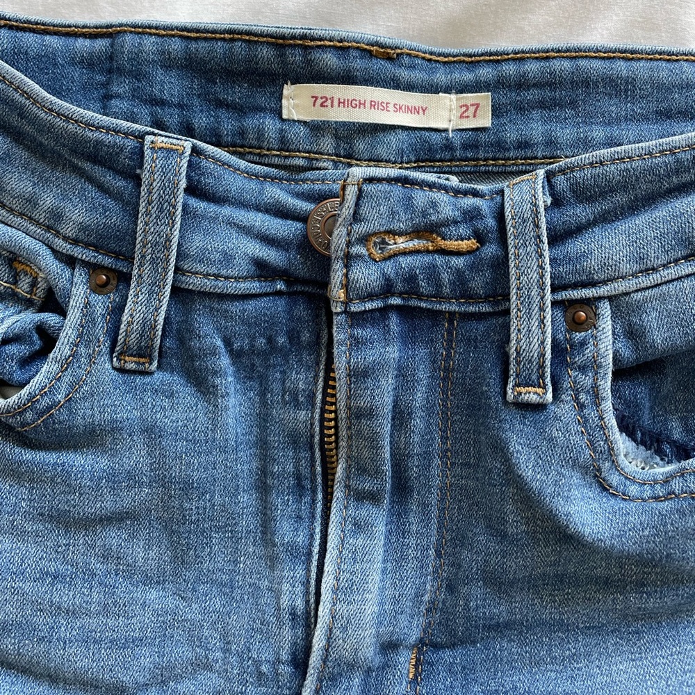 Levi’s 721 High Rise Skinny Jeans Size 27